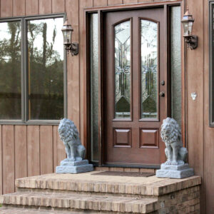 LionsInDoorway(Enviro)2