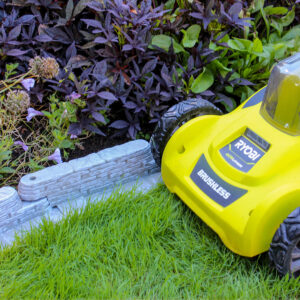 2032_MOWING_01_websize